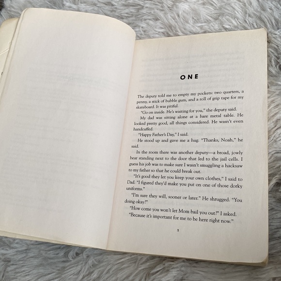 Flush by carl Hiaasen - Picture 3 of 6